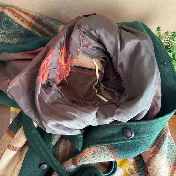 Vintage wintergreen and tan plaid midi coat - Picture 15 of 16